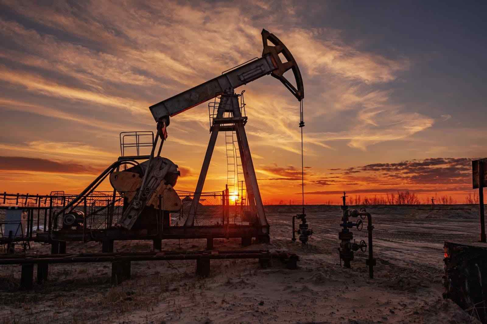 WTI Oil Prices Kick Off 2026 on a Technical Bounce Amid OPEC+ Discipline and Geopolitical Tensions
