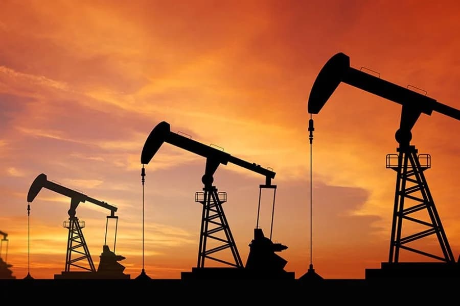 Oil Prices Slide Almost 6% on Growing Hope for US‑Iran Deal and Hormuz Re‑Opening