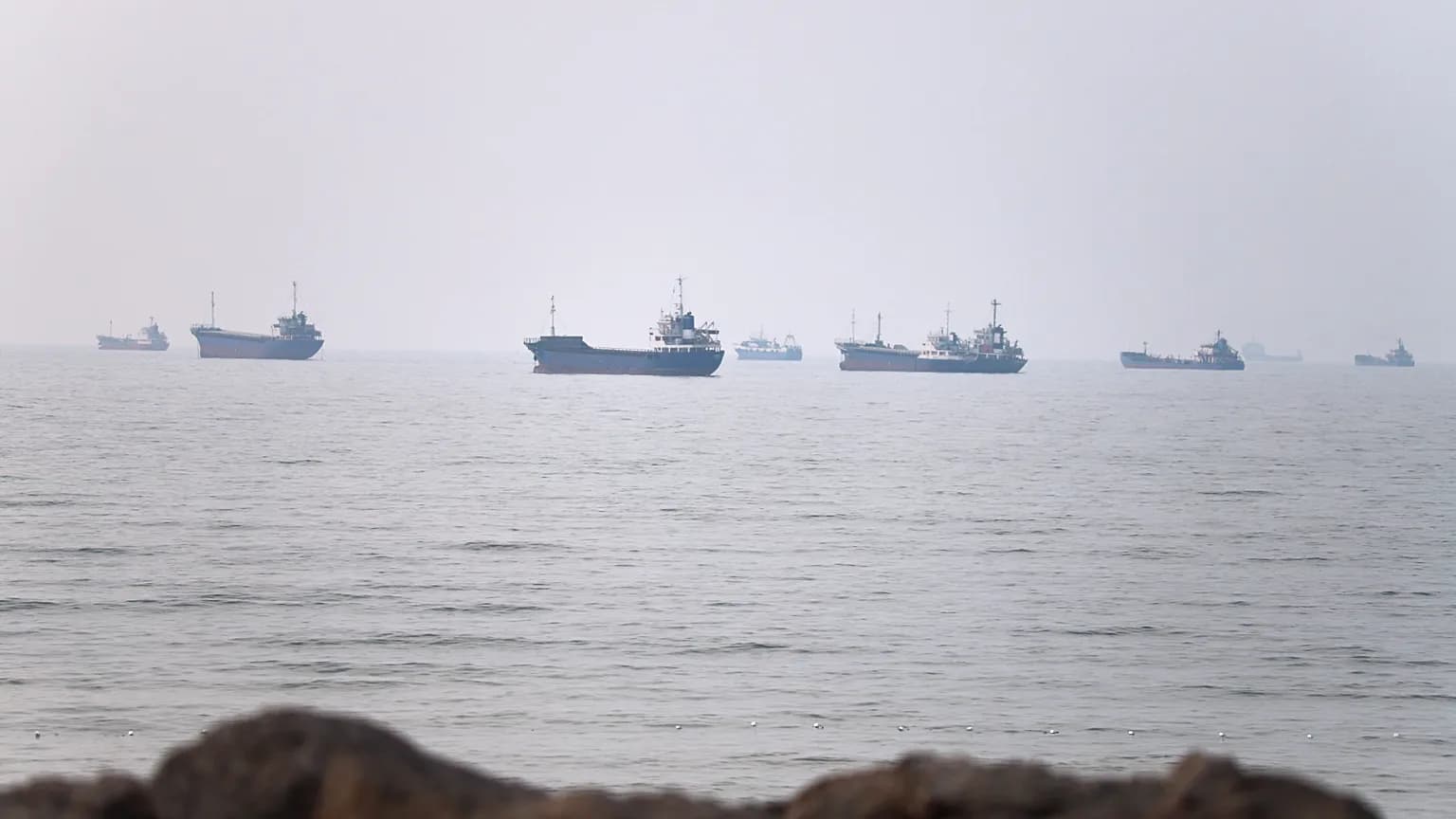 Strait of Hormuz Traffic Edges Up Slightly as Iran-Oman Talks Continue