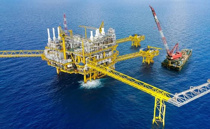 Oil Markets Surge: Brent Crude Holds Above $100 as U.S. Diesel Hits All-Time High