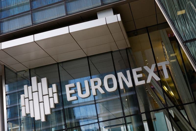 European Shares Gain Momentum as Wall Street Takes a Day Off
